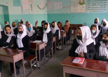 د نوي ښوونیز کال پیل؛ افغانې نجونې د ښوونځیو او پوهنتونونو پرانېستلو غوښتنه کوي