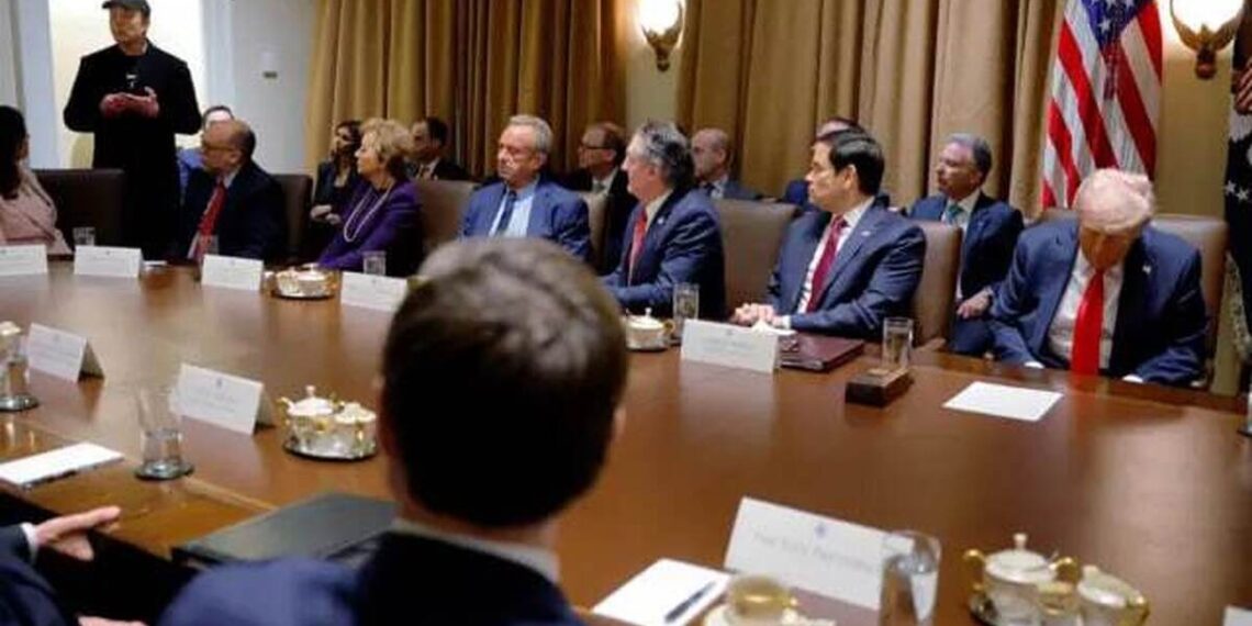 د امریکايي چارواکو ترمنځ لفظي شخړې د دې هېواد ملي او نړیوالې پالیسۍ ننګولی شي