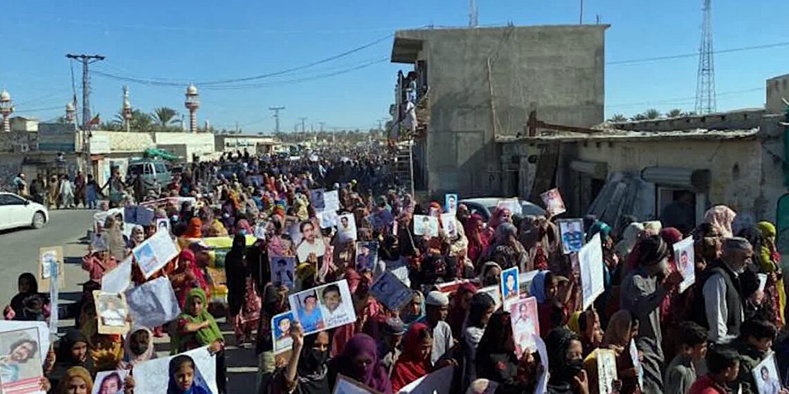 بلوڅ ملت پال ګوندونه: د بندي بلوڅانو خوشې کولو لپاره پراخ لاریونونه پيلوو