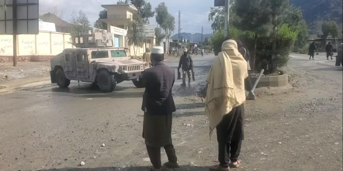 د تورخم لارې تړل کېدل؛ مسافر، ناروغان او سوداګر یې له ګڼو ستونزو سره مخ کړې