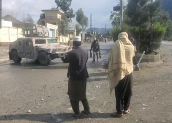 د تورخم لارې تړل کېدل؛ مسافر، ناروغان او سوداګر یې له ګڼو ستونزو سره مخ کړې