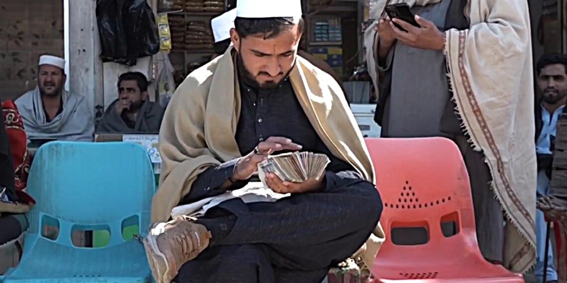 ننګرهار کې د بهرنیو اسعارو کاروونکو ته وروستی خبرداری ورکړل شو