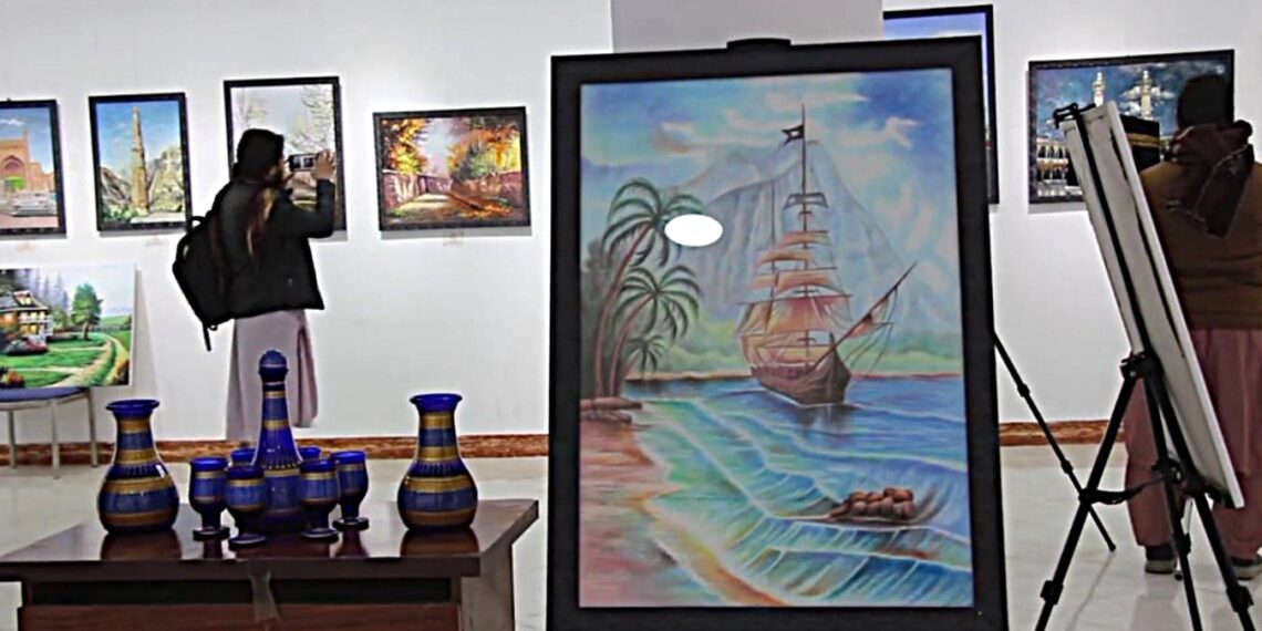 هرات کې د روژې په مناسبت د هنري آثارو نندارتون پرانیستل شو