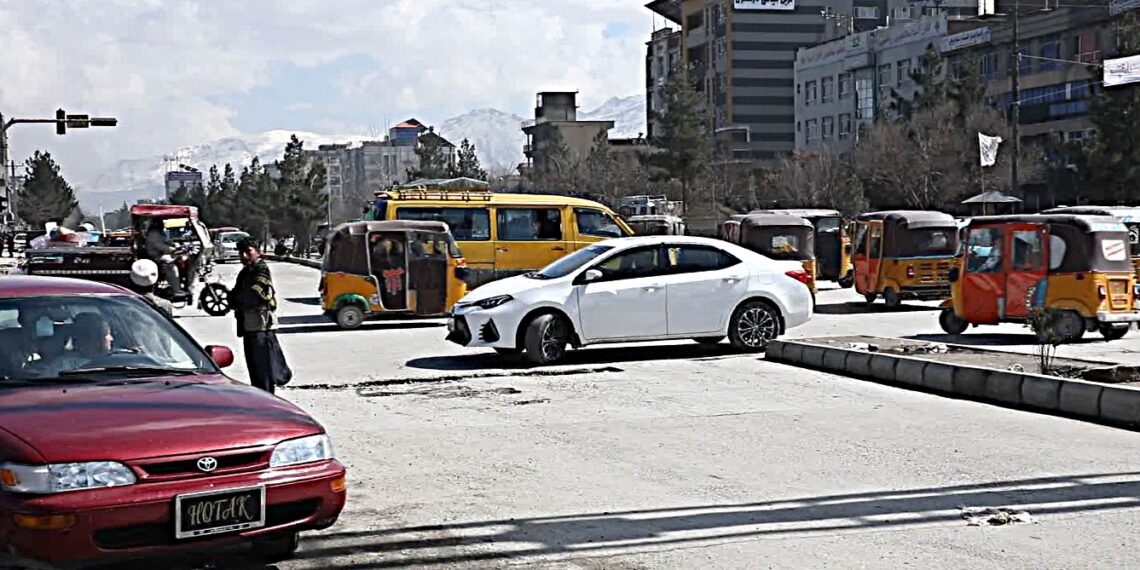 د کابل ټرافيکو رياست: روان کال د ټرافیکو پېښو له امله نږدې ۷۰۰ کسانو ته مرګ ژوبله اوښتې