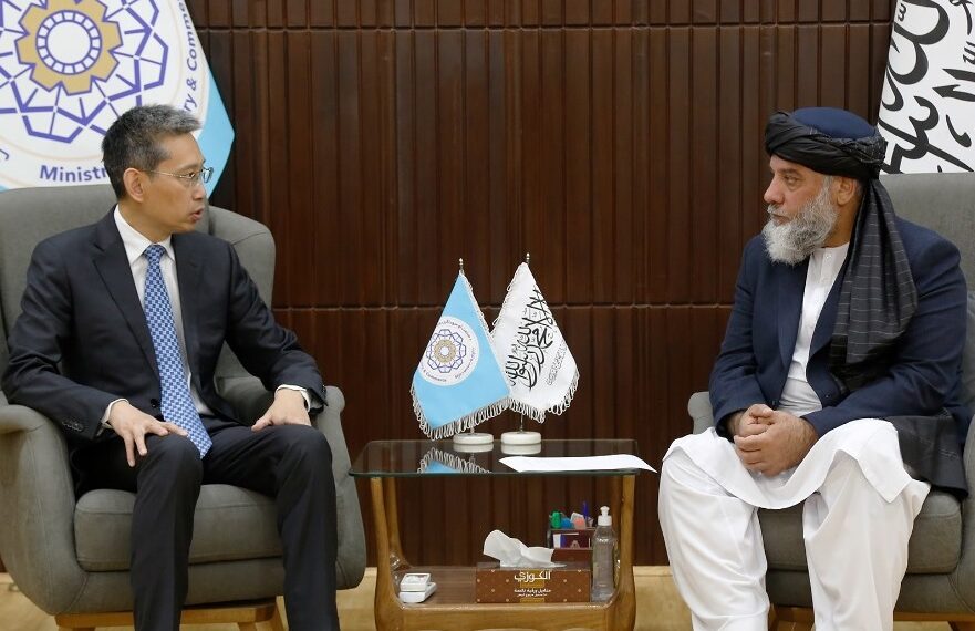 د چین سفیر سره د نورالدین عزیزي کتنه؛ دواړو د اقتصادي اړیکو  پراختیا په اړه خبرې کړې