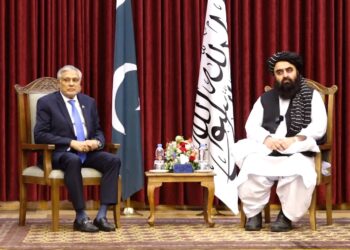 اسحاق ډار پاکستان کې د مېشتو افغان کډوالو د ستونزو حل کولو ژمنه کړې