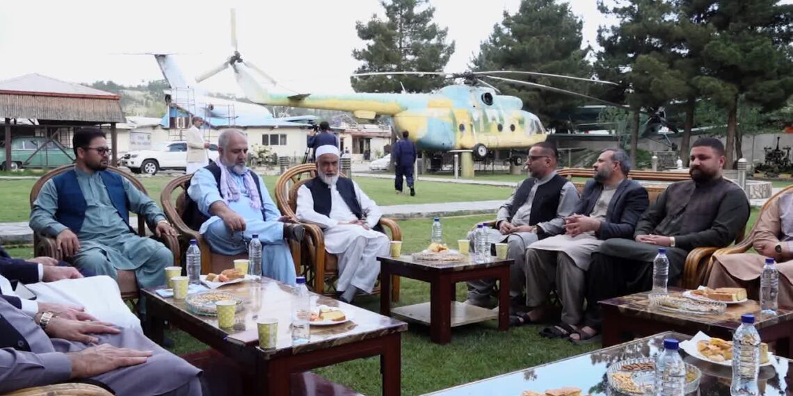 د بهر مېشتو افغانانو مشورتي جرګې غړیو له شمشاد ټلوېزيون او اومر ماين پاکۍ موسسې ليدنه وکړه