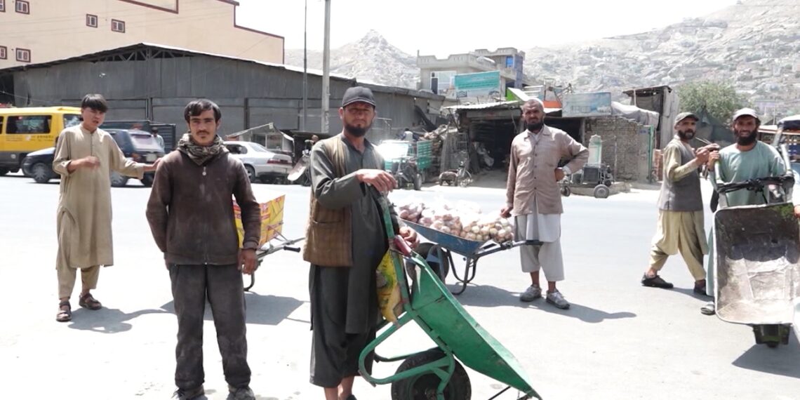 د خوړو نړیوال پروګرام: د افغانستان نږدې نيمايي وګړي له شديدې لوږې سره مخ دي