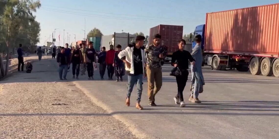 ایراني چارواکي: ایران کې د بهرنیو اتباعو ۵۰سلنه افغانان تشکیلوي