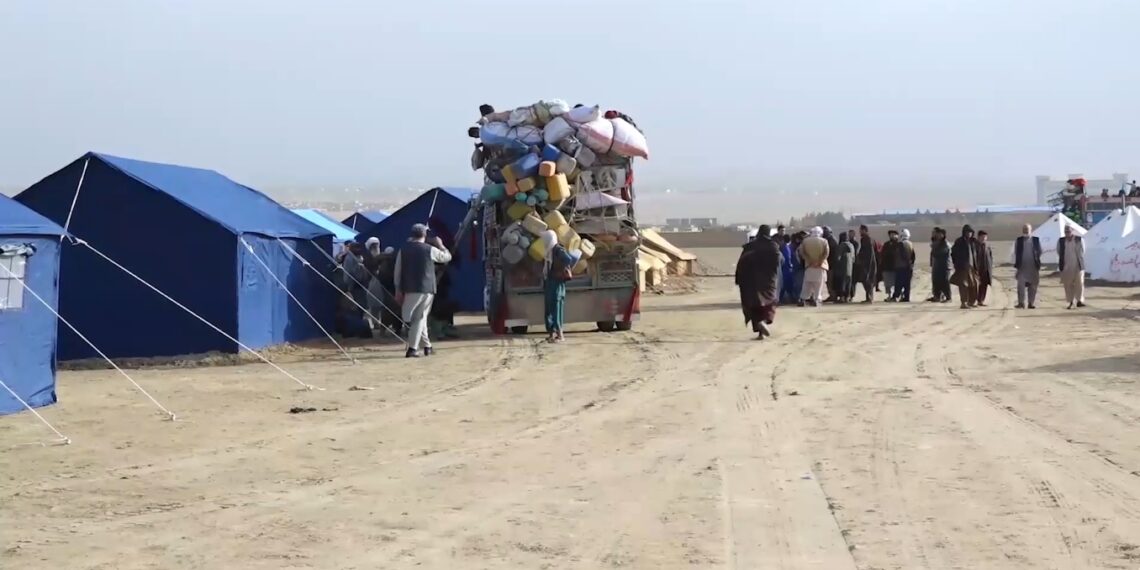 بلخ ته له پاکستان راستانه شوي کډوال د بېړنیو مرستو او کار غوښتنه کوي