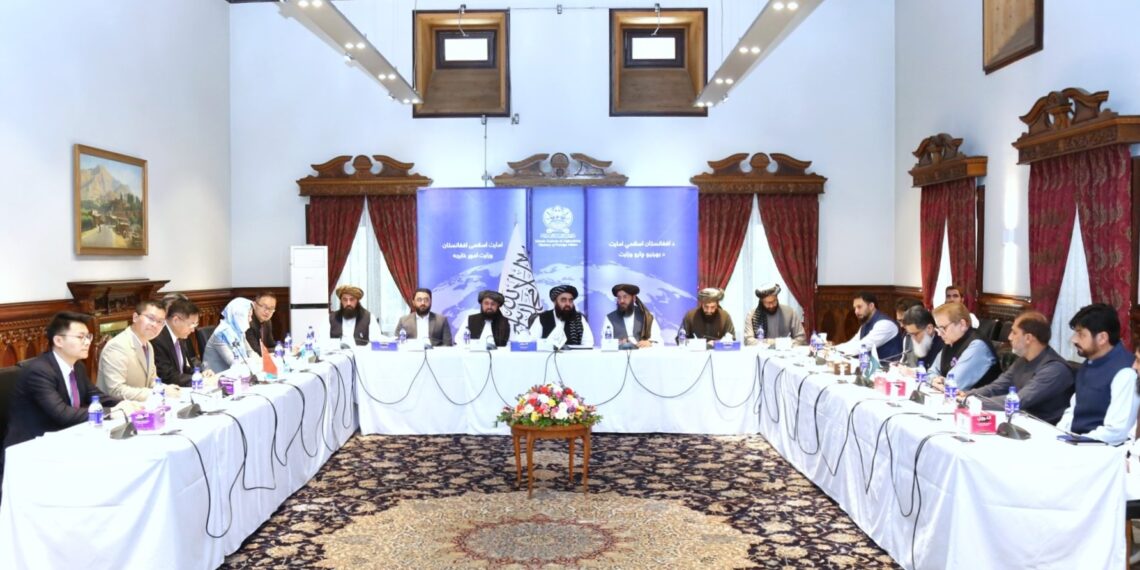 افغانستان، چين او پاکستان د ګډو همکاريو پر لاپراختيا هوکړه کړې