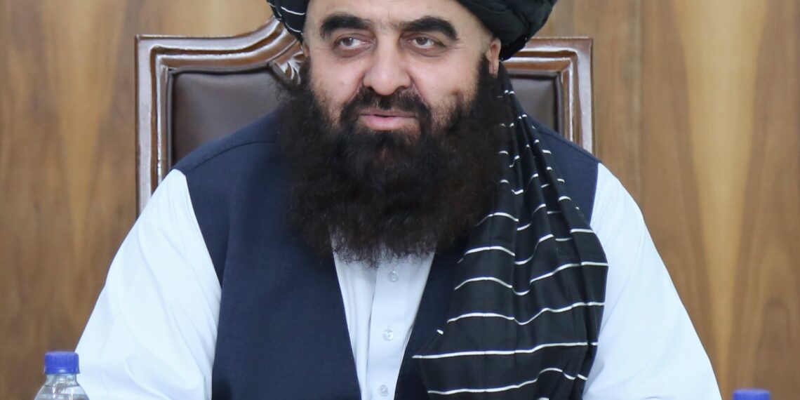 د بهرنیو چارو وزارت سرپرست په رسمي سفر چین ته تللی 