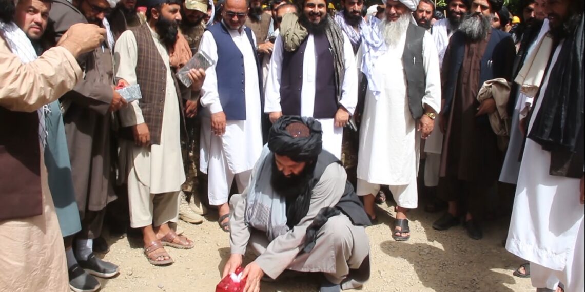 د پروان په دوو ولسوالیو کې شاوخوا لسګونه پراختیايي پروژې پيل شوې