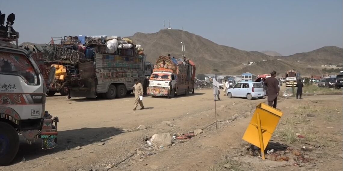 اسلام اباد کې د افغانستان سفارت: د کډوالو پاتې شویو ملکیتونو او شتمنیو لېږدولو ته رسېدنه کوو