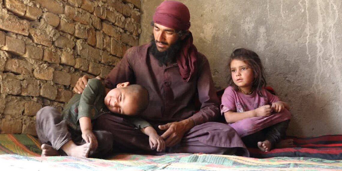 کابل ښار کې بې ځايه شوې کورنۍ د ژوند لومړنيو امکاناتو ته له لاس رسي بې برخې دي