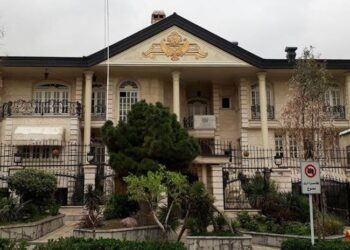 ایران کې د ا.ا سفارت مېشتو افغانانو ته؛ له حساسو او پوځي مرکزونو لرې اوسئ