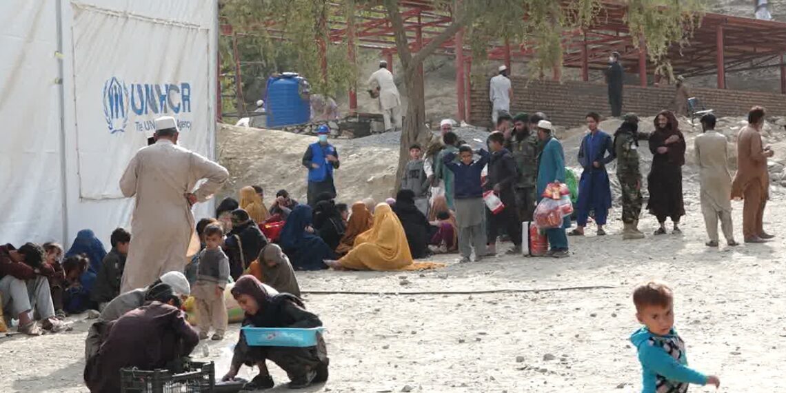 ملګري ملتونه: تېرو ۲ میاشتو کې له ايران او پاکستان نیم میلیون افغانان په زور ایستل شوي