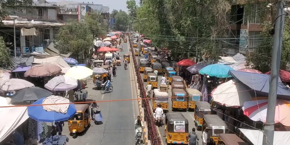 جلال اباد ښاریان د برېښنا له پرچاوۍ شکایت کوي