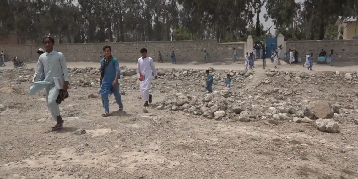 د ننګرهار پچیراګام ولسوالۍ اوسېدونکي لرې پرتو سیمو کې د محلي ټولګیو جوړېدو غوښتنه کوي