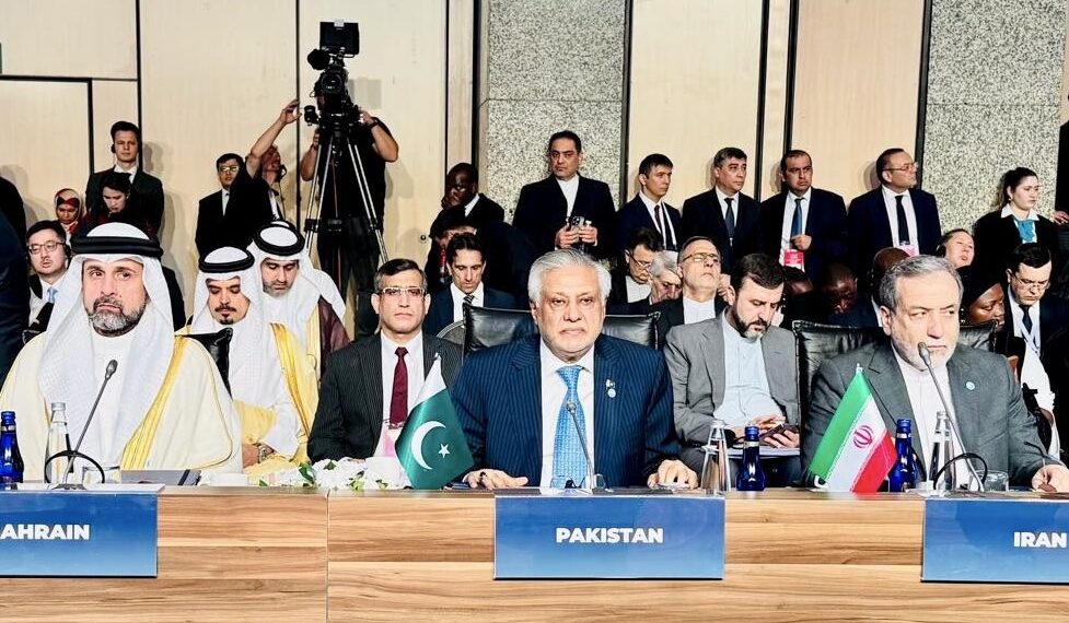 اسحاق ډار: د افغانستان حکومت دې خپلې ژمنې عملي او له ترهګرۍ سره مبارزه وکړي