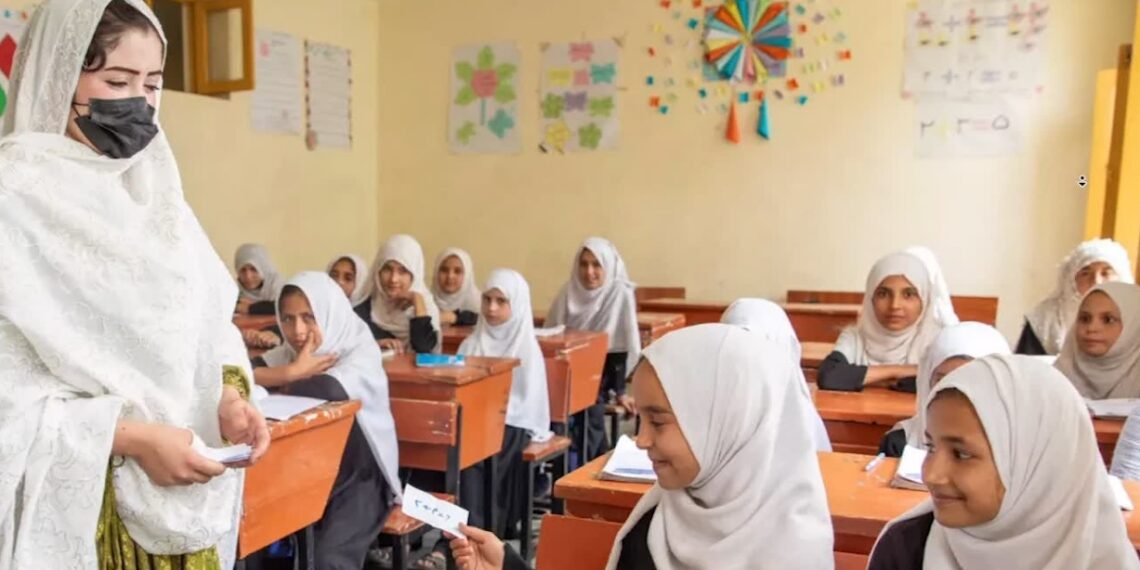 یونیسف: افغانستان کې شاوخوا ۴ ميليونه ماشومان له زده کړو محروم دي