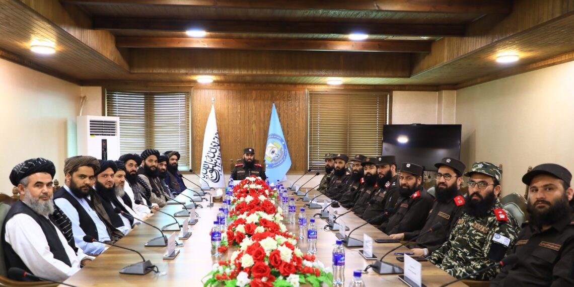 کورنيو چارو وزارت د دندې پرمهال پر خپلو منسوبينو د يونيفورم اغوستل جبري کړل