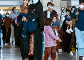 امریکا کې د افغان کډوالو مېشتېدنې پروګرام لنډمهاله تمدید شو