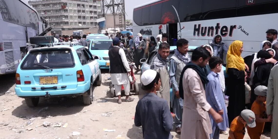 له ایرانه راستانه شوې کډوال: اسلام کلا کې کېدونکې مرستې کافي نه دي