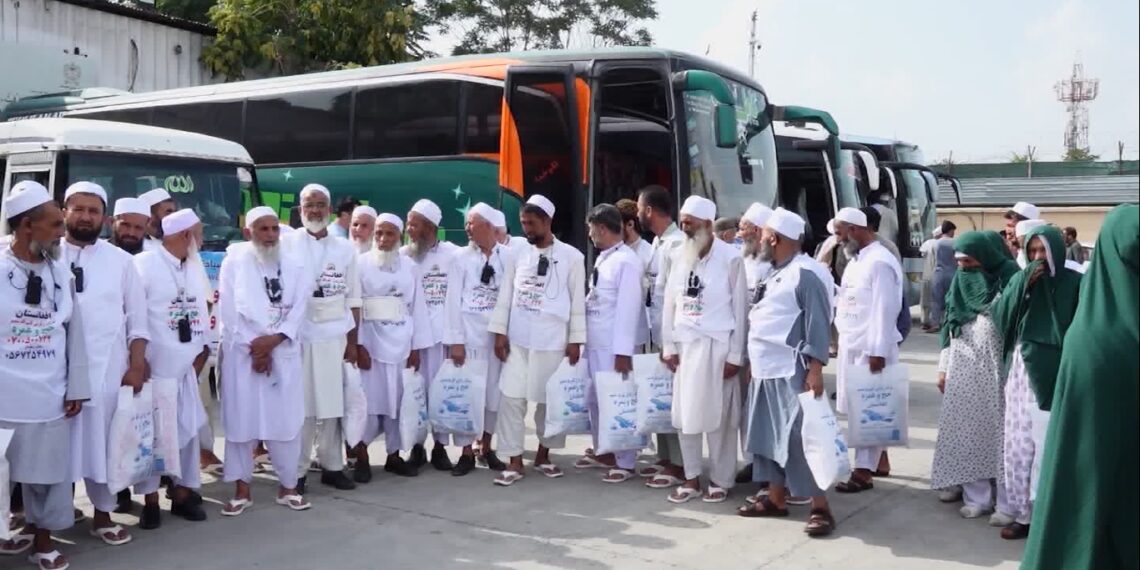 له فرضي حج وروسته د عمرې ادا کوونکو افغانانو لومړۍ جوپه عربستان ته روانه شوه