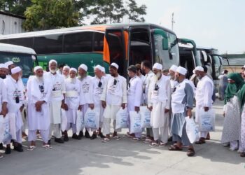 له فرضي حج وروسته د عمرې ادا کوونکو افغانانو لومړۍ جوپه عربستان ته روانه شوه