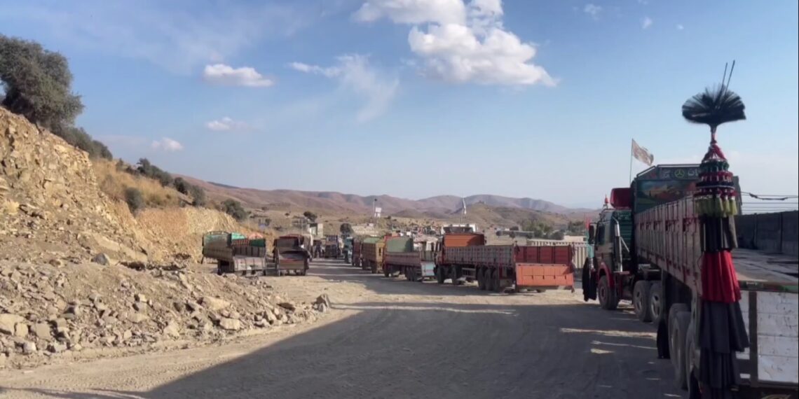 د غلام خان بندر تړل کېدو راهیسې هره ورځ سوداګرو ته میلیونونه افغانۍ زیان اوړي