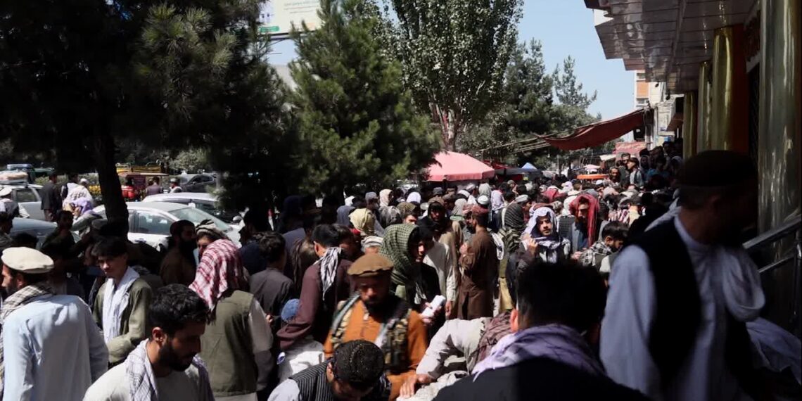 افغان کارګران قطر ته د کارګرو استولو پروګرام نوم‌ ليکنه کې د شفافیت په اړه اندېښنه لري