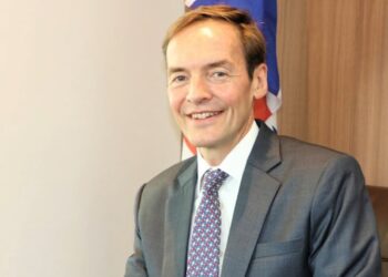 ریچارډ لېنډسي: د افغانستان د پرمختګ لپاره پراخو او ټولګډونه خبرو اترو ته اړتیا ده