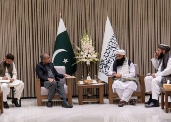 حقاني پاکستان ته؛ له افغان کډوالو او بندیانو سره ښه چلن وکړئ