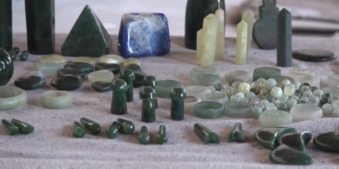 د ننګرهار ډبرین زینتي توکي بهر ته صادرېږي