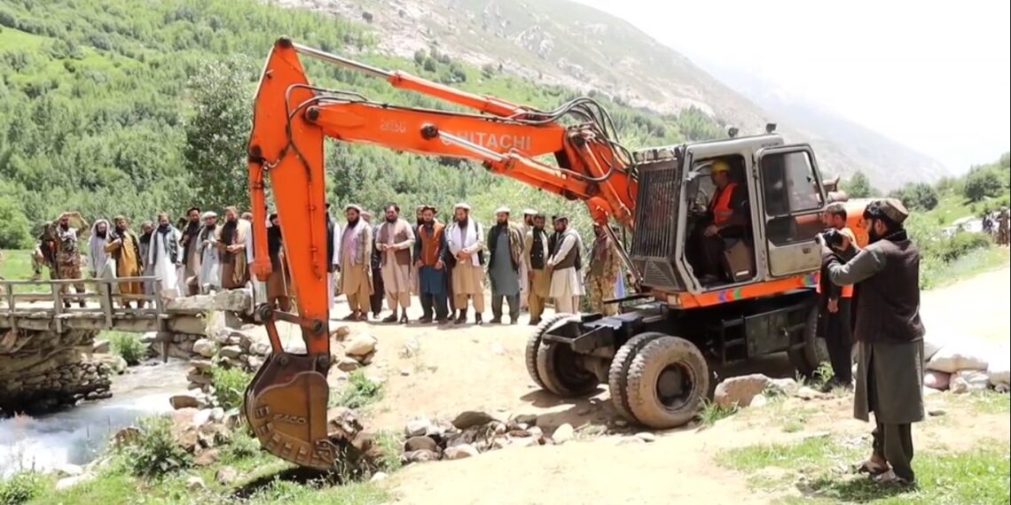 نورستان کې د ۱۰ کیلومټره سړک جوړولو چارې پيل شوې