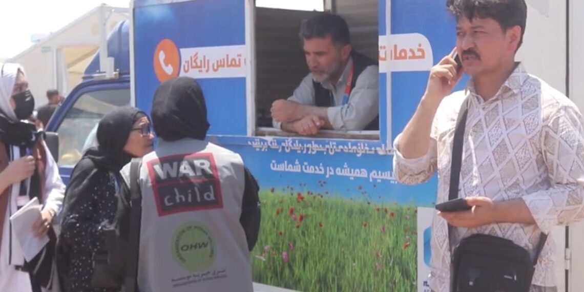 خیرخواه: هرات کې راستنو شویو کډوالو ته وړیا سیمکارټونه وېشل کېږي