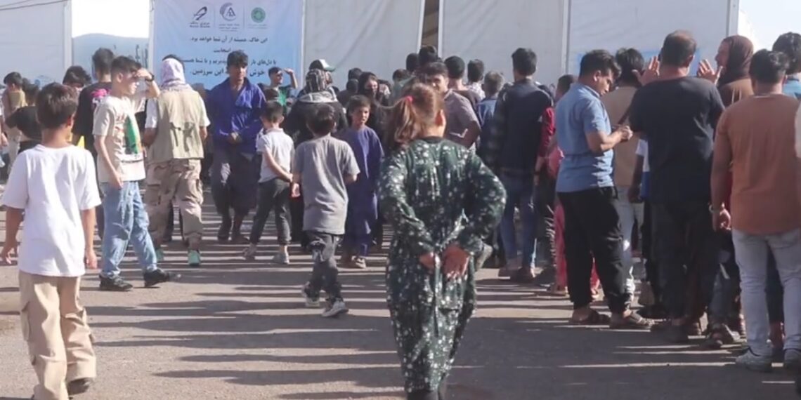 عزیزي بنسټ له ایرانه راستنو شویو کډوالو ته د مرستو وېشلو لړۍ پيل کړه