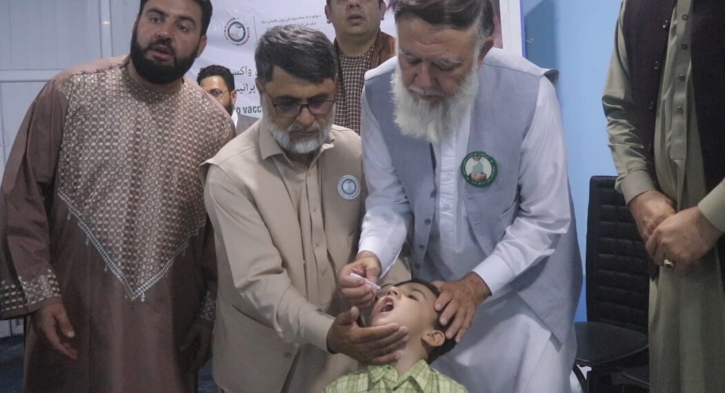 هرات کې د ګوزڼ ضد واکسینو کمپاین؛ راستنو شویو ماشومانو ته واکسین ورکول کېږي