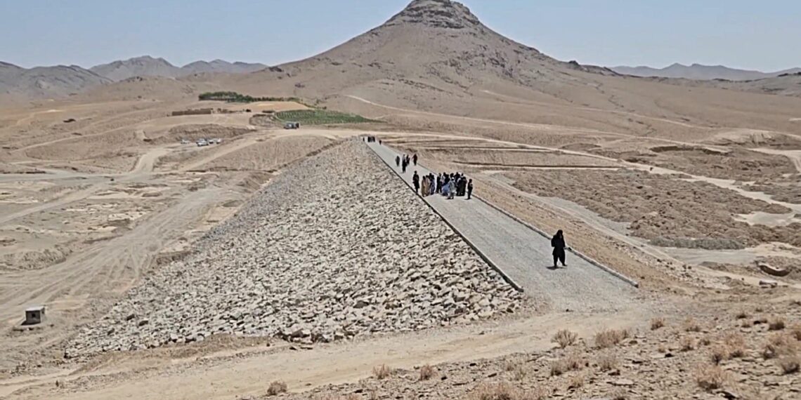 د هلمند په واشېر ولسوالۍ کې د اوبو یو زېرمه کوونکی بند ګټې اخیستنې ته وسپارل شو