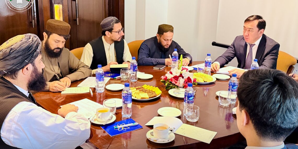 د ټرانسپورټ او هوایي چلند وزارت: له سیمې او نړۍ سره د ټرانسپورټي اړیکو پیاوړي کولو هڅه کېږي