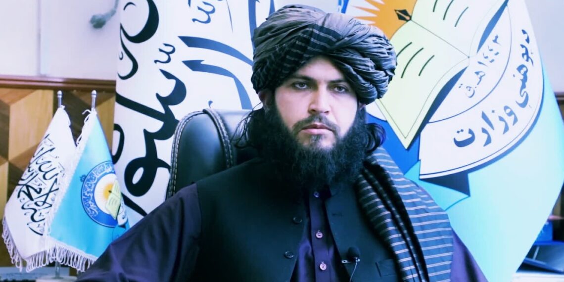 پوهنې وزارت: له ايران او نورو هېوادونو راستانه شوي زده ‌کوونکي به ښوونځيو ته جذب شي