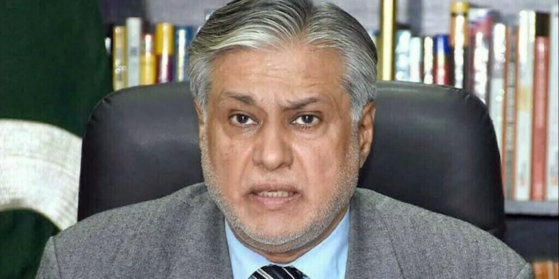 اسحاق ډار اسلامي امارت ته؛ له پاکستان سره د زړه له تله همکاري وکړئ