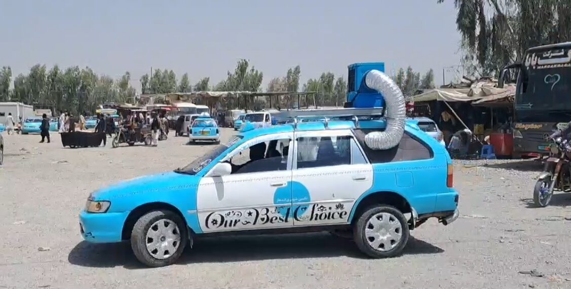 د هوا ګرمېدو کندهار کې موټر چلوونکي د وسایطو پر چت کولر لګولو ته اړ کړي