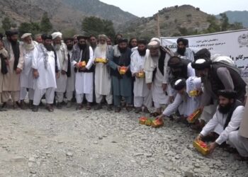 د کونړ په شپږو ولسوالیو کې د ٣٥ بېلابېلو پروژو چارې پیل شوې