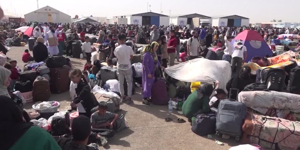 حال وش: ايراني پولیس له افغان کډوالو پیسې هم اخلي