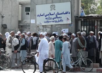 مالیې وزارت متقاعدینو ته د تقاعد حقوقو ورکولو لړۍ پیل کړه