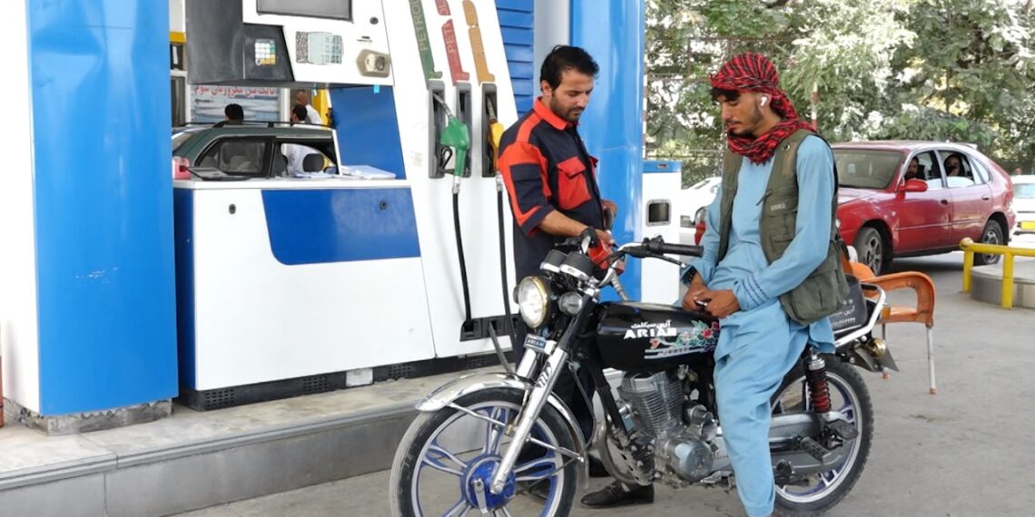 کابل ښاریان: د تېلو بیې لوړېدو مو پر کاروبار منفي اغېز کړی