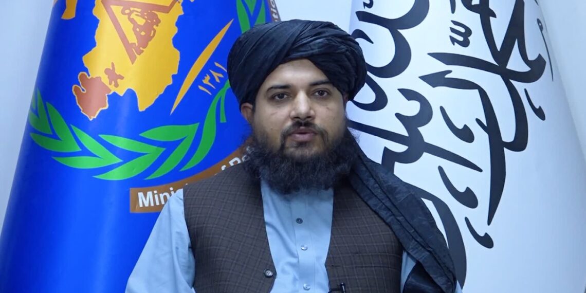 عبدالمطلب حقاني: تېرو ۴۵ ورځو کې له ګاونډیوهېوادونو څه باندې یو میلیون افغانان په جبر راشړل شوي