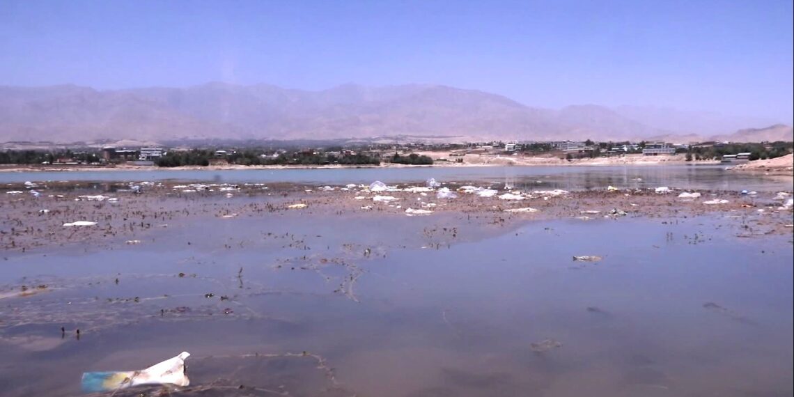 د قرغې اوسېدونکي په دې تفریحي سیمه او بند کې د کثافاتو له اچولو شکایت کوي